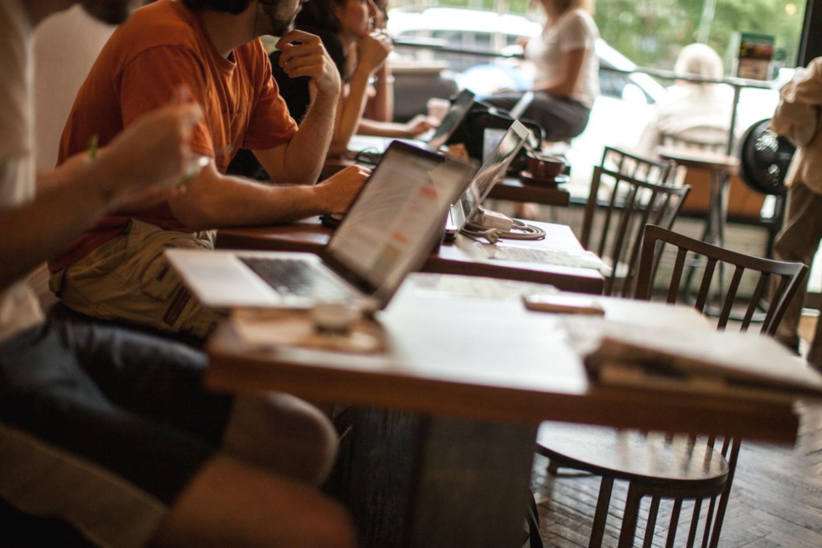 हमारी टीम और समर्थन